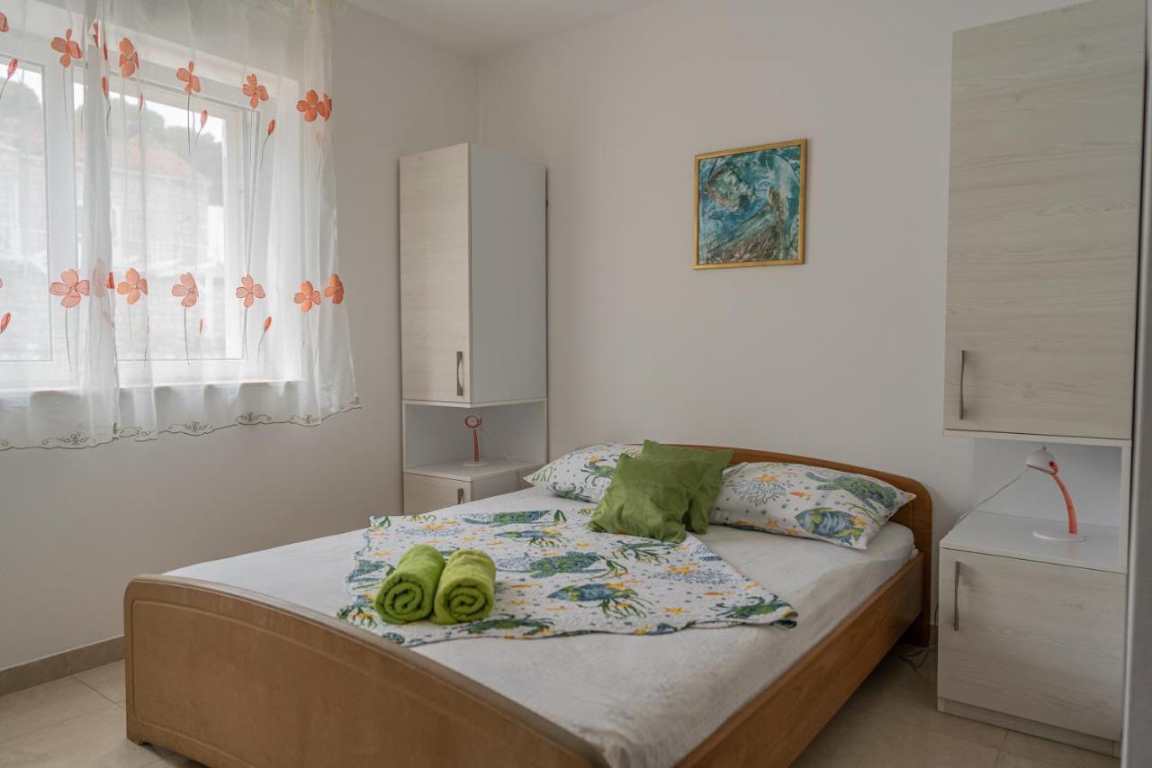 Guesthouse Kamarin Pomena Eksteriør billede